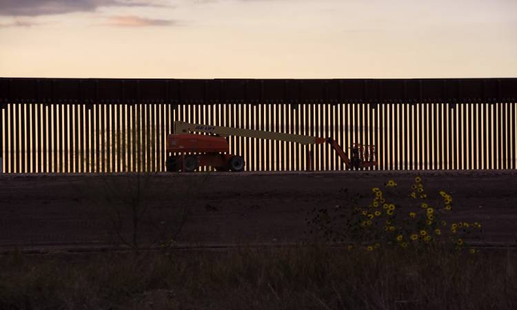 México plantea a EU extender un mes más restricciones en la frontera