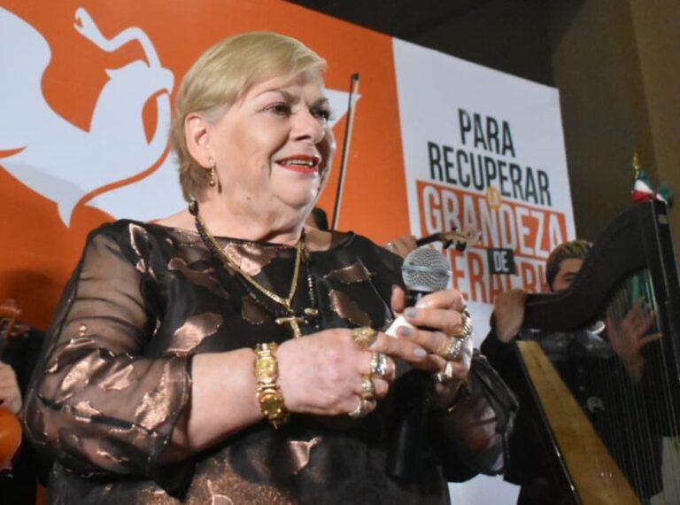 ‘Paquita la del Barrio’ busca ser candidata a diputada local por MC