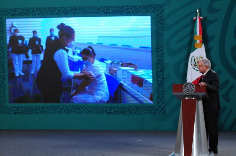 ¿Se deben cancelar las mañaneras? Esto dicen el INE, AMLO y la ley