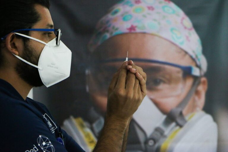 Grupo Técnico aprueba aplazar de 21 a 42 días segunda dosis de la vacuna Pfizer