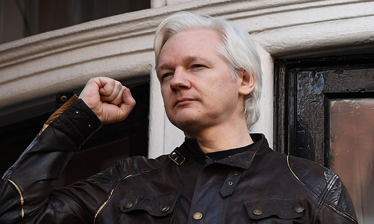 México ofrece asilo político a Julian Assange; AMLO pide que se le deje en libertad