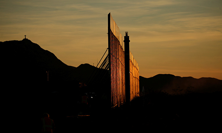 México celebra suspensión de muro fronterizo con EU