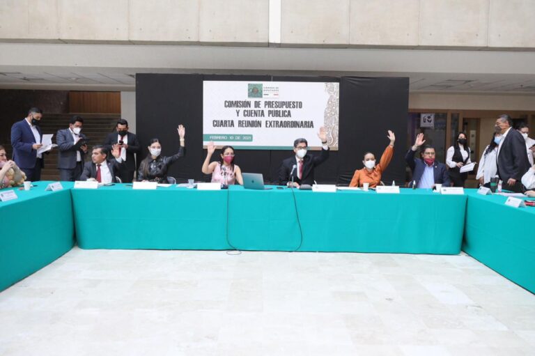 Reforma eléctrica de AMLO avanza en comisiones gracias a aplanadora morenista