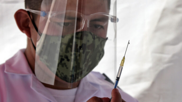 Además de las dosis de AstraZeneca, estas vacunas podrían llegar a México a través de COVAX