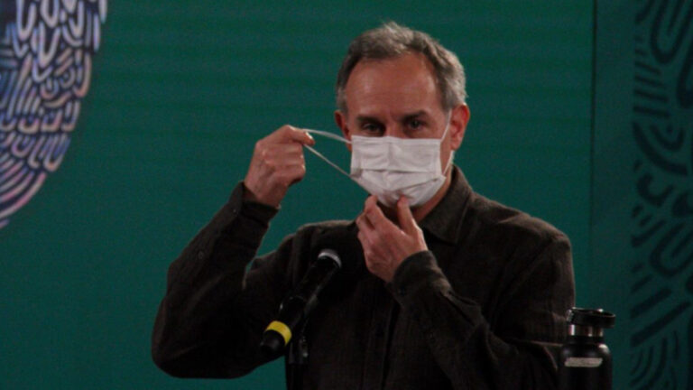 Gatell rechaza que vacuna cause COVID; “no está hecha para personas ya enfermas”, asegura