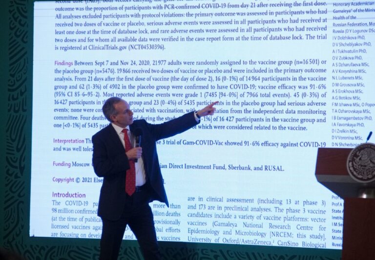 México firma el contrato para comprar Sputnik V y prevé que pronto sea aprobada