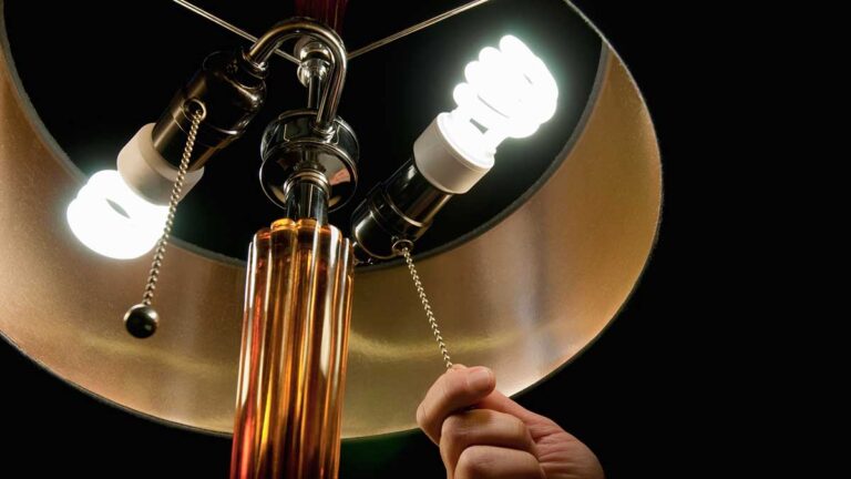 AMLO llama a usar menos electricidad en estos horarios; ve razón