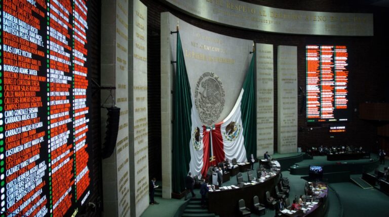 Morena contraataca: busca impedir que estados definan desafuero de gobernadores