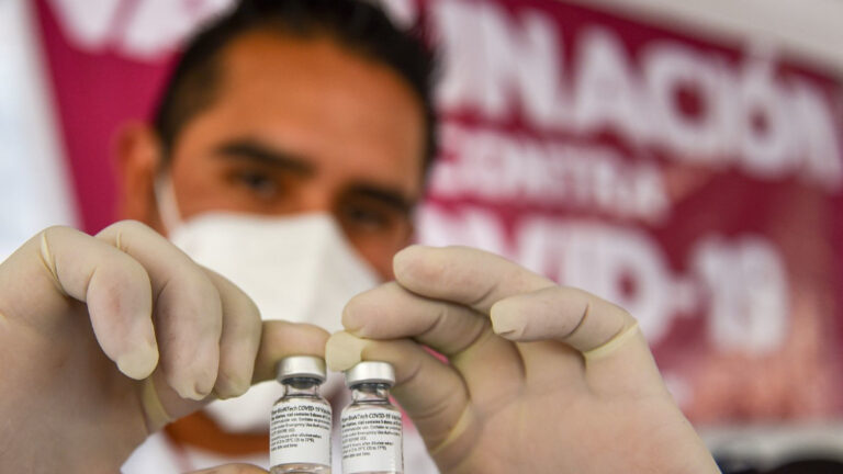 Primera dosis de vacuna contra COVID protege hasta 85%, asegura López-Gatell