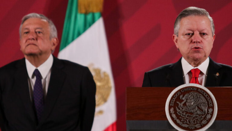 AMLO envía carta a ministro Zaldívar; pide investigar a juez que frenó reforma eléctrica