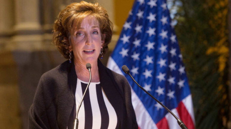 Roberta Jacobson visitará México para abordar situación migratoria