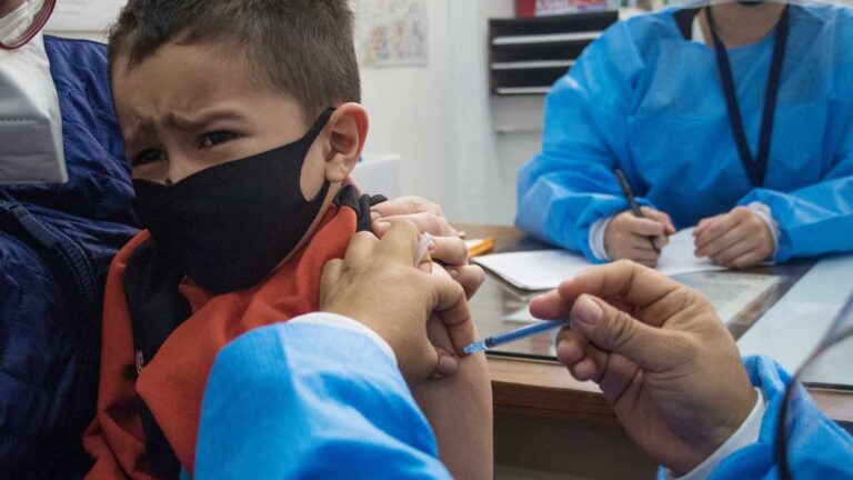 México traerá fase 3 de vacunación Covid para menores: Ebrard