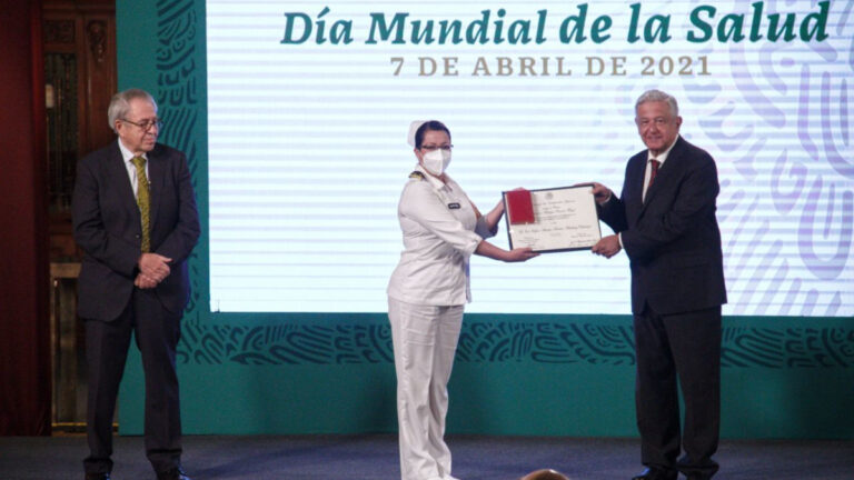 Gobierno entrega premios al mérito a médicos y enfermeras por el Día Mundial de la Salud