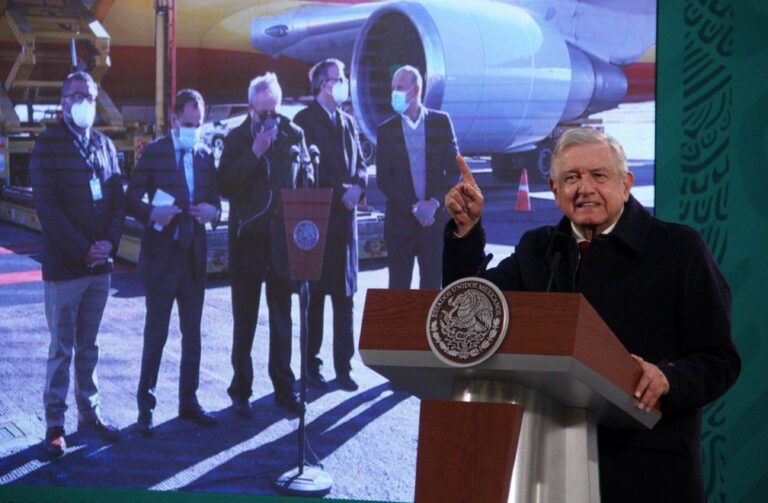 AMLO anuncia que se vacunará la próxima semana, pero se guarda los detalles