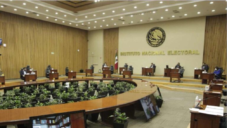 El INE apercibe a AMLO por posible desacato a medida cautelar