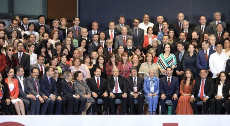 A pesar de los exhortos, AMLO está en campaña por la Cámara… y sus reformas