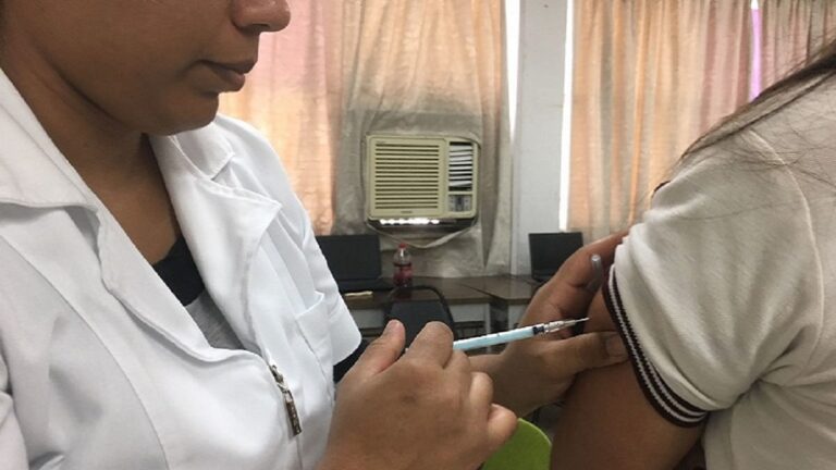 Si tienes de 40 a 49 años ya puedes registrarte para la vacuna antiCOVID