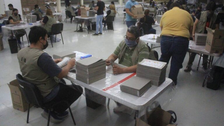 A días de históricas elecciones, INE pide respetar las leyes