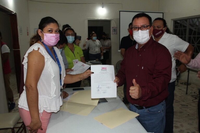 El “Profe Noé” alcalde de Agua Dulce, con todas las de la ley