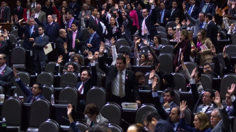 ¿Qué son los plurinominales que AMLO propone quitar?