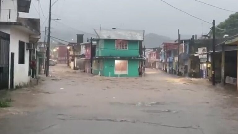 Lluvias causan afectaciones en Tabasco y desbordan ríos en Oaxaca
