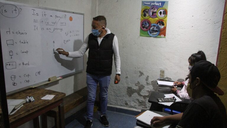 Es oficial, SEP incrementa salario de maestros