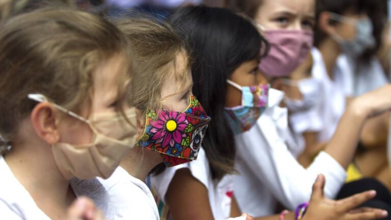 Salud actualiza semáforo de riesgo COVID-19: reitera que sí habrá clases presenciales en rojo