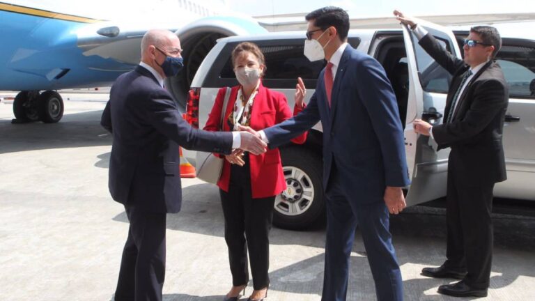 Frontera, economía y COVID-19: funcionarios de EU están en México para reuniones con AMLO y Ebrard