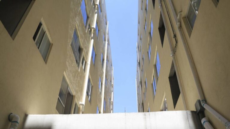 Más del 50% de mexicanos, con problemas para pagar hipotecas y rentas por COVID-19: Inegi