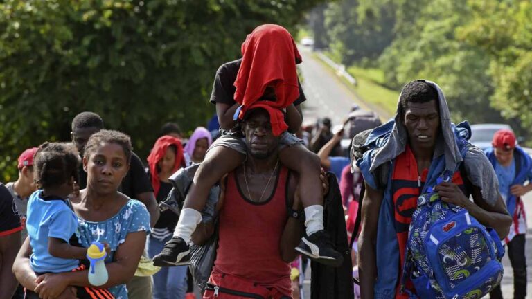 Una nueva caravana migrante avanza desde Chiapas hacia Estados Unidos