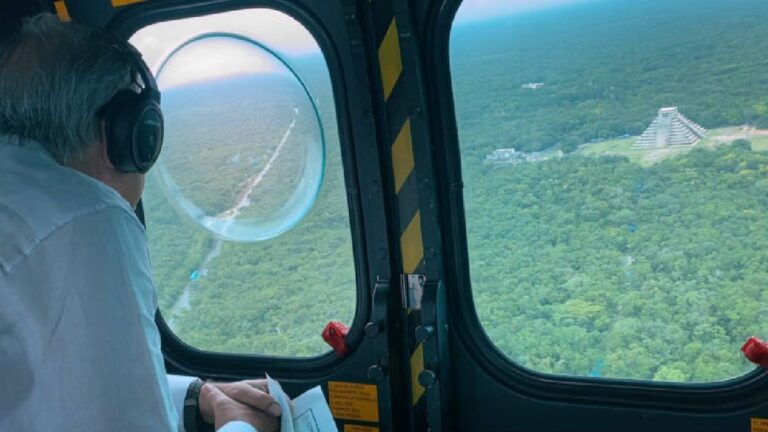 AMLO se reúne con gobernador de Yucatán y recorre tramo de Tren Maya