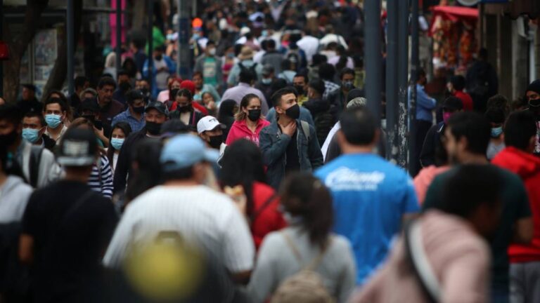 Recuperación tras COVID-19, a inicios de 2022; futuras olas no impactarán economía, dice SHCP