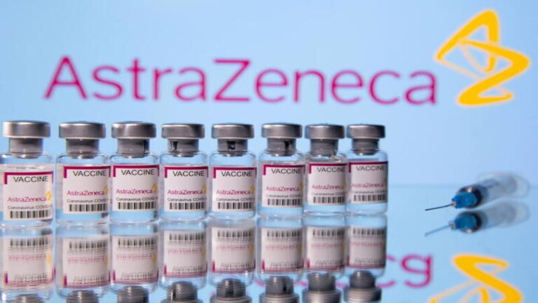 AstraZeneca pide autorización en EU para tratamiento que previene el COVID-19