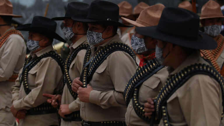 ¡Reprueban! 60% de los mexicanos no sabe en qué año fue la Revolución Mexicana, según encuesta