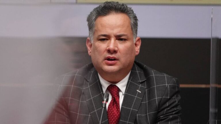 “El silencio y la moderación deben regir mi conducta”: Santiago Nieto tras su renuncia a la UIF