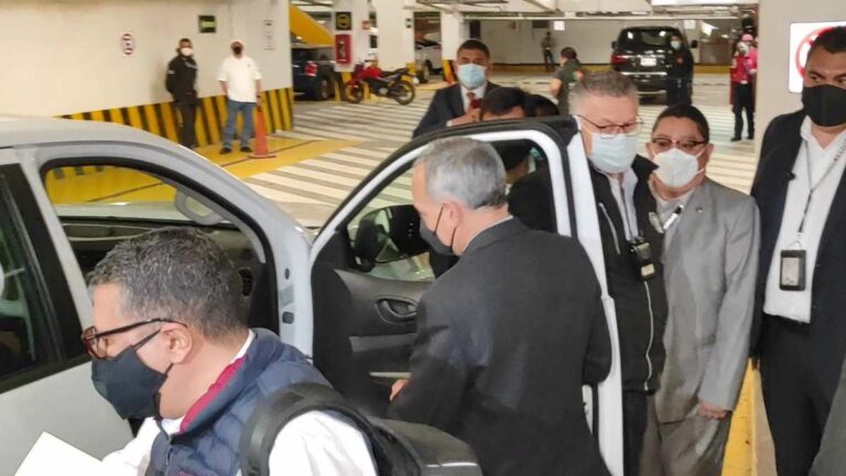 López-Gatell abandona reunión privada con diputados; acusó que sesión estaba siendo grabada