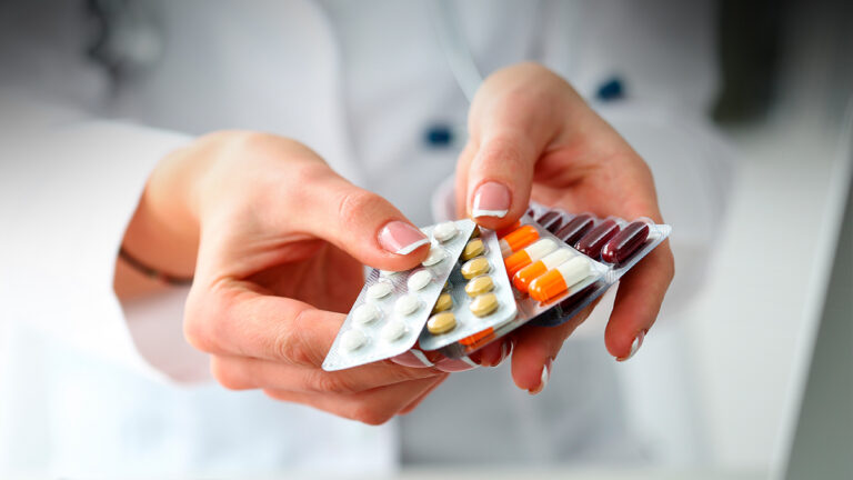 ¿Medicamentos contra COVID-19? Esto dice UNAM sobre Molnupiravir y Paxlovid