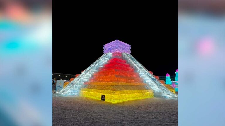 ¡De Chichén Itzá para el mundo! Arman en China réplica de hielo del castillo de Kukulkán