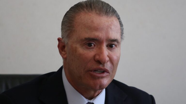 ¡Lo cumplieron! Expulsan del PRI a Quirino Ordaz tras aceptar Embajada de México en España