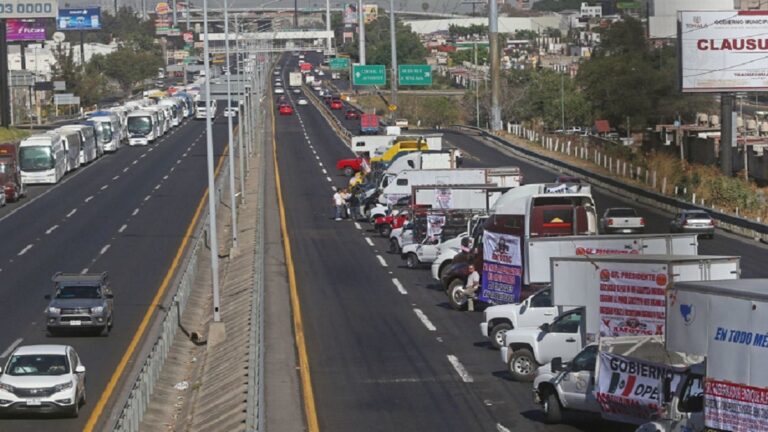 ¿Por qué hay paro y bloqueos de transportistas en carreteras del país? Ve qué piden