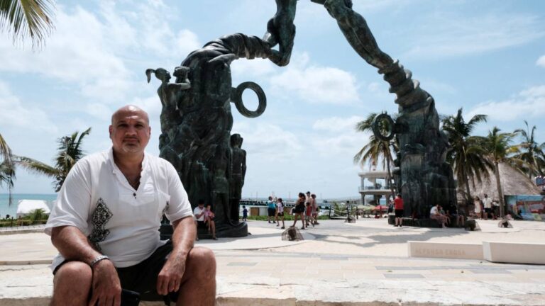 Varado en Playa del Carmen, este ucraniano busca a su padre desaparecido en la guerra