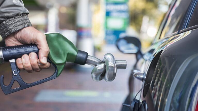 ¿Por qué está subiendo el precio de la gasolina a nivel mundial?