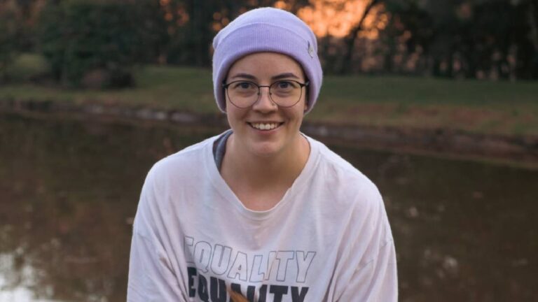 Anulan 100 latigazos y 7 años de cárcel contra mexicana en Qatar