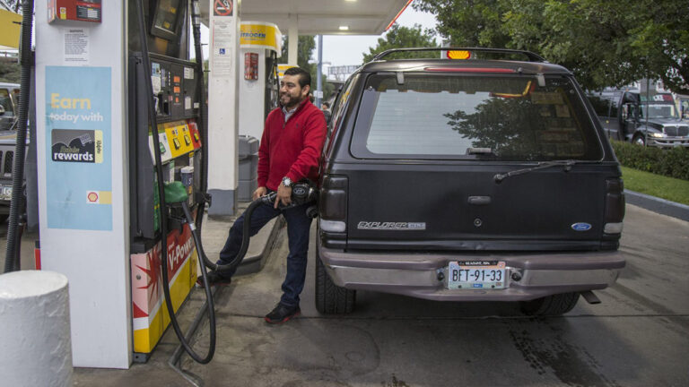 ¡Cheaper Mister!: Estadounidenses compran gasolina en México más barata