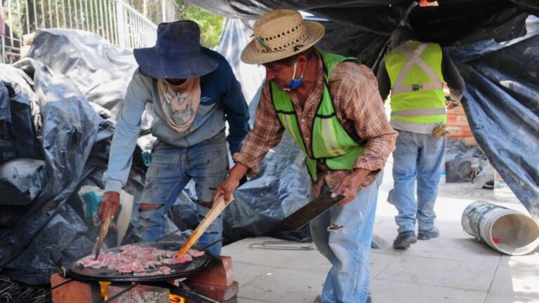 Los albañiles tienen un día para ser festejados: ve por qué los celebran el 3 de mayo, el Día de la Santa Cruz