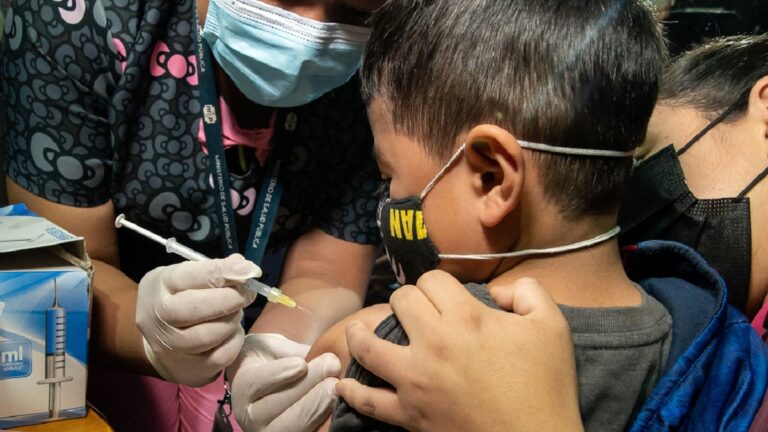 Investigan si infección previa al COVID-19 en niños desata hepatitis aguda: OPS