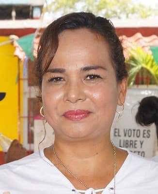 Martha Elizabeth con boleto en mano para el 2025