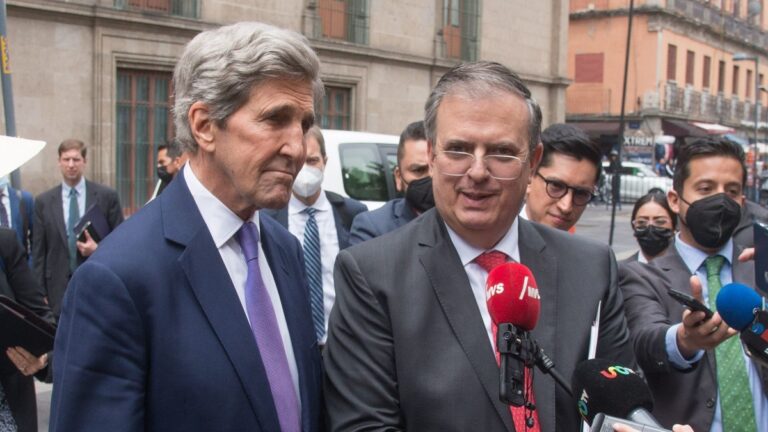 México y Estados Unidos trabajan en acelerar la transición a las energías limpias: Ebrard