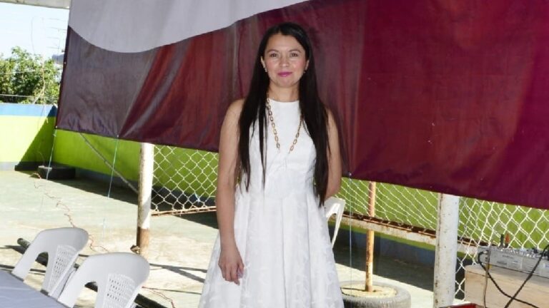 Alcaldesa de Sochiapa se reporta grave tras caer árbol sobre su coche