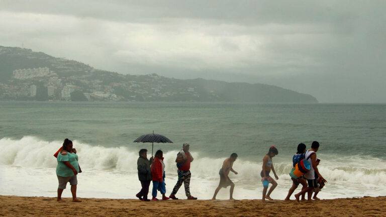 A hidratarse y cubrirse del sol: Temperaturas alcanzarán los 40 grados en algunos estados; lluvias darán tregua